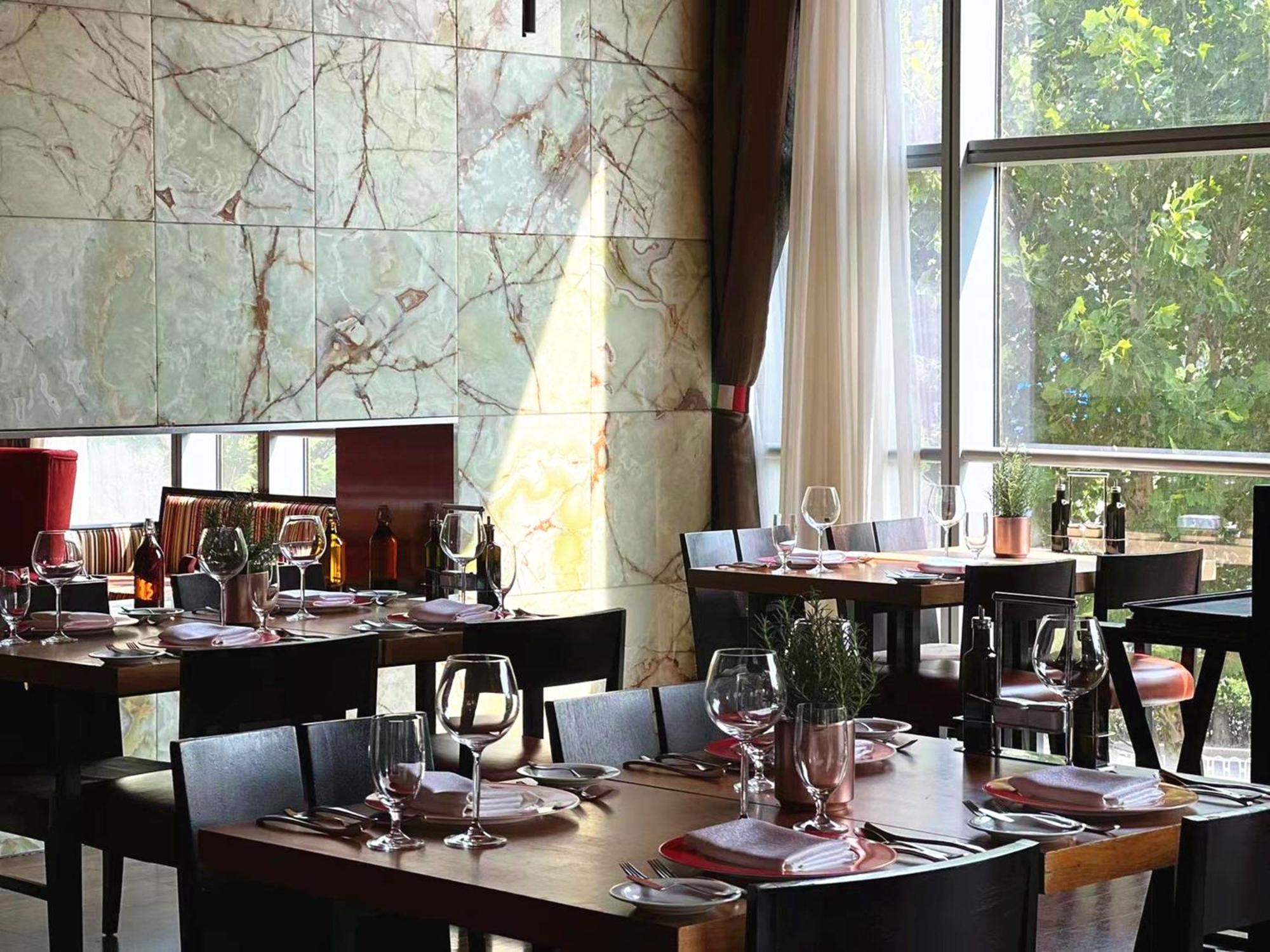 Intercontinental Beichen By Ihg L Walking Distance To Bird's Nest & Water Cube & Metro Station L Interconnected With China National Convention Center L Award-winning Club Lounge With Mixologist L Direct Metro Line To Wangfujing โรงแรม