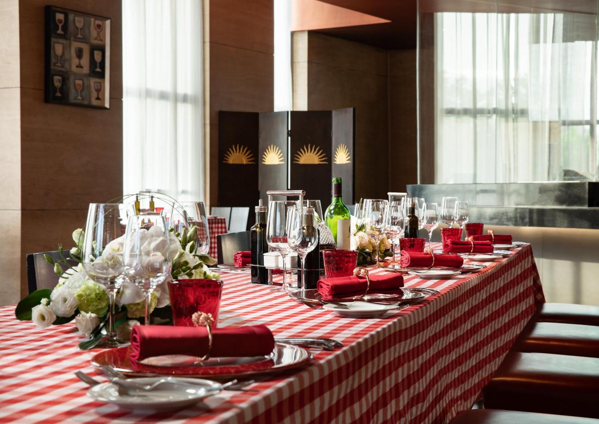 Intercontinental Beichen By Ihg L Walking Distance To Bird's Nest & Water Cube & Metro Station L Interconnected With China National Convention Center L Award-winning Club Lounge With Mixologist L Direct Metro Line To Wangfujing